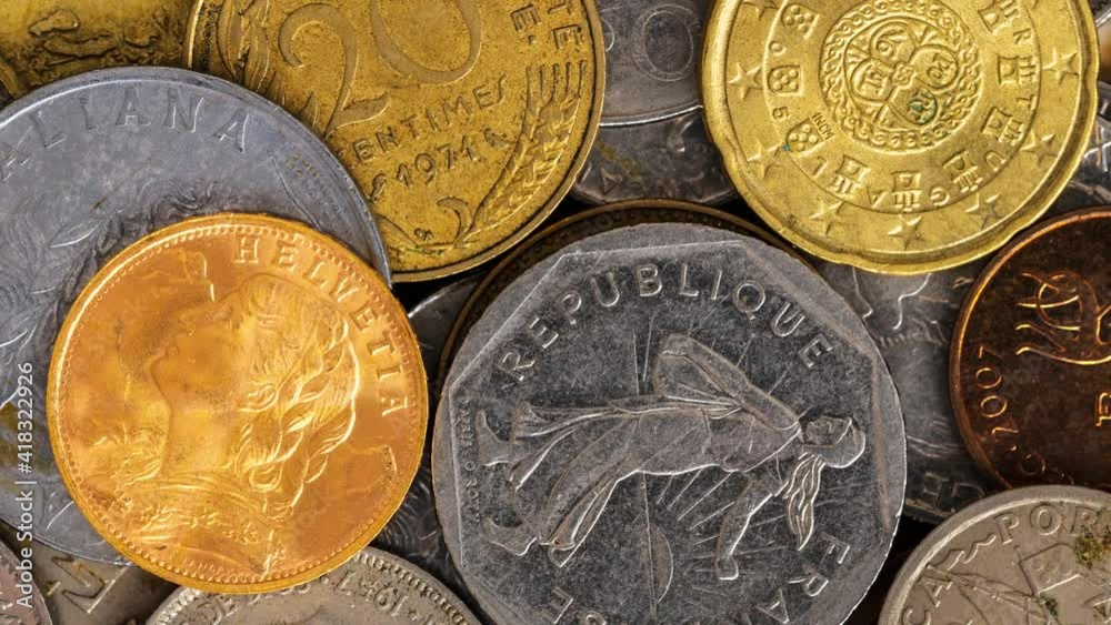 Zoom out de coleção de moedas da Europa com uma moeda de ouro