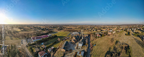 Górny Śląsk w Polsce, nieczynna kopalnia węgla kamiennego zimą z lotu ptaka. ...