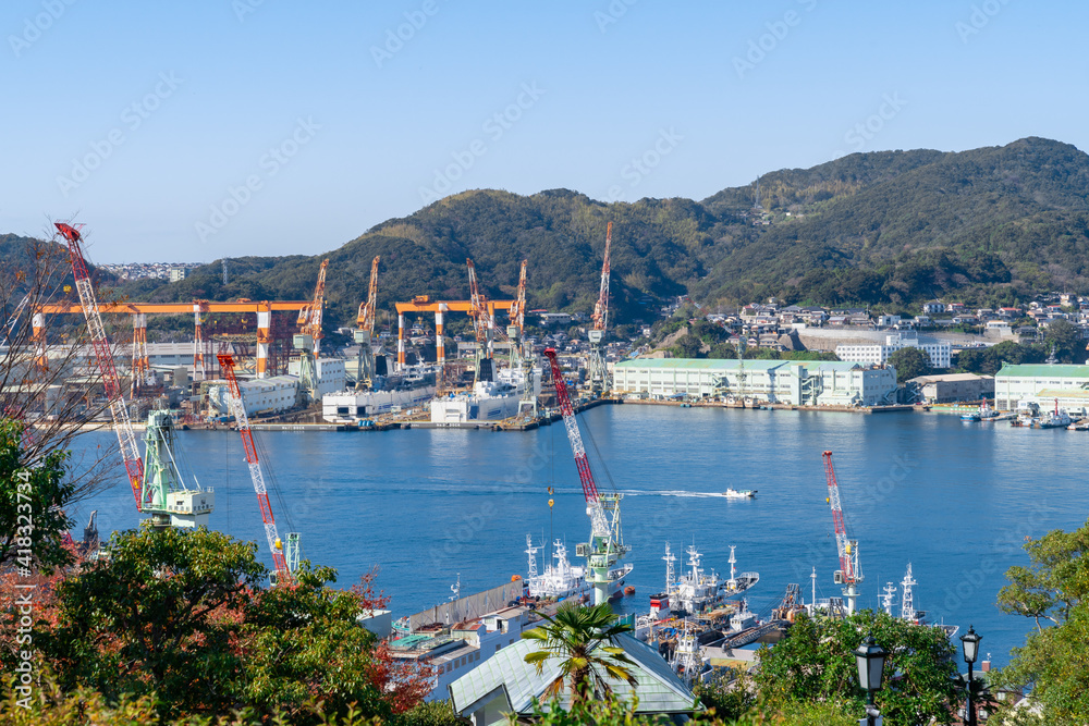 長崎市の風景。造船所のイメージ。