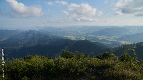 Berglandschaft in der mittleren Talstufe des Itajai-Flusses