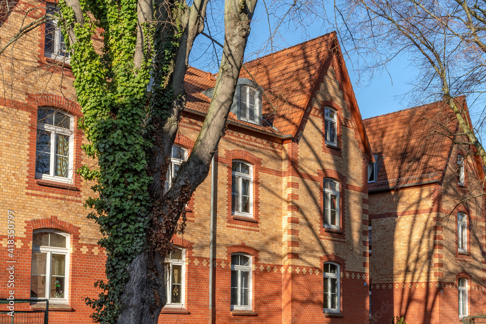 Fototapeta premium Backsteinhäuser Im Frankfurter Stadtteil Gallus