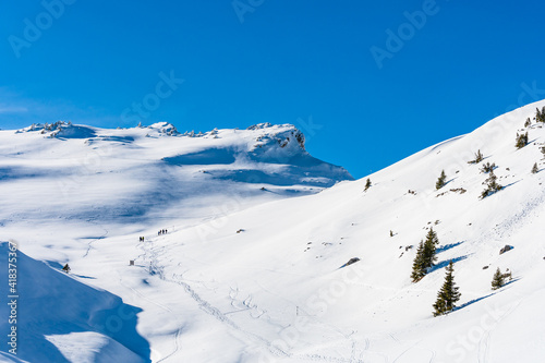 Obraz na płótnie Hikers in the snowy Romanian Carpathians in Winter w salonie