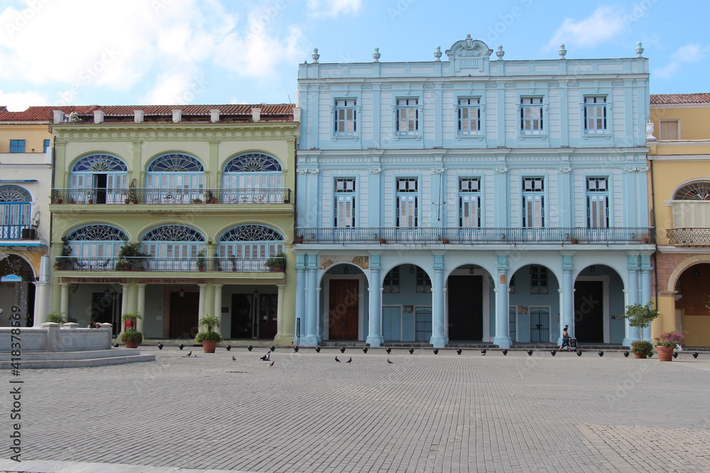 Obraz premium typical cuban houses in the streets of cuba