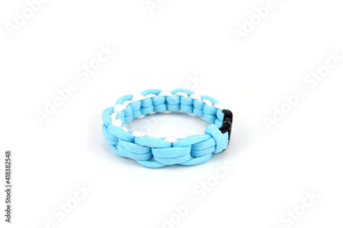 Survival bracelet made of white and blue paracord © Dmitry
