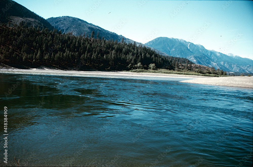 Der Thompson River ist ein Nebenfluss des Fraser River in British Columbia, Kanada   --  
The Thompson River is a tributary of the Fraser River in British Columbia, Canada