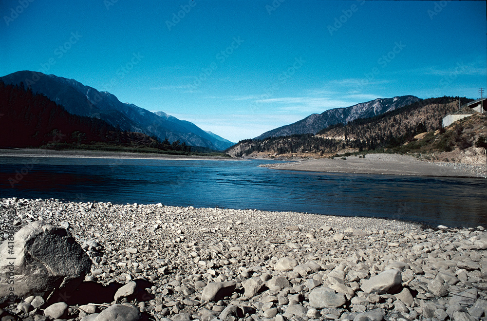 Der Thompson River ist ein Nebenfluss des Fraser River in British Columbia, Kanada   --  
The Thompson River is a tributary of the Fraser River in British Columbia, Canada