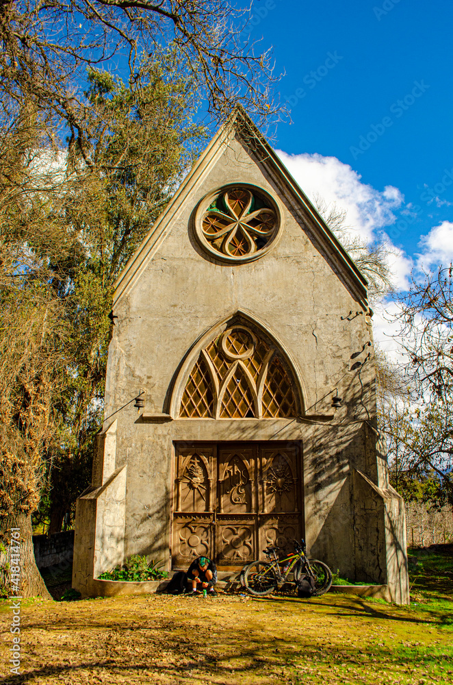 Obraz premium old church in autumn
