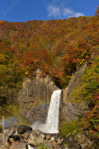 秋の苗名滝