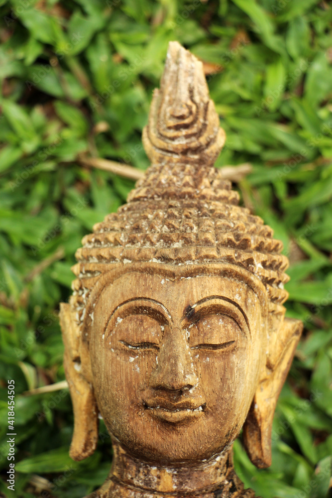 Wood carvings simulating Buddha statues, believes, respect.