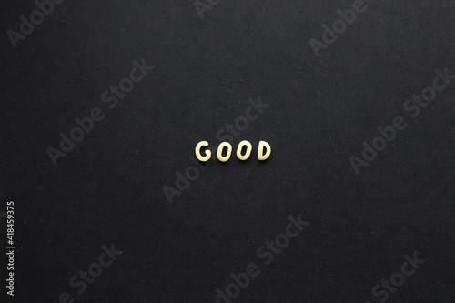 並べたパスタの文字「GOOD」