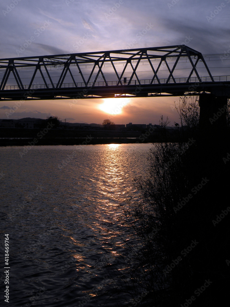 Fototapeta premium 夕暮れの鉄橋