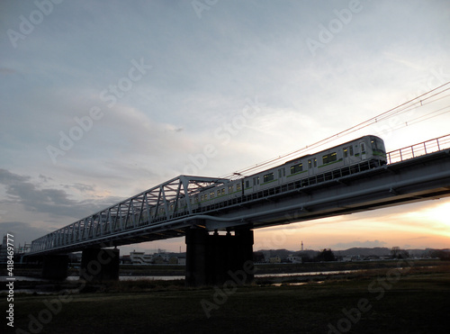 鉄橋を渡る電車