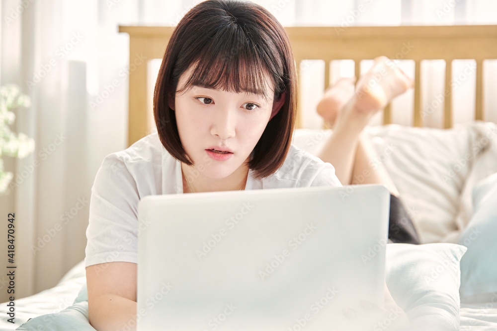 아시아, 한국, 젊은여자 모델, 라이프스타일, 노트북 아시아, 한국, 젊은여자 모델, 라이프스타일, 노트북