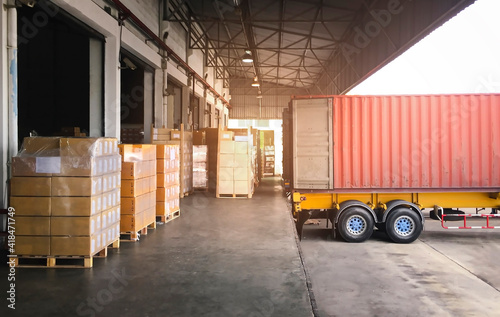 Fotografia Cargo Container Truck Parked Loading at Dock Warehouse