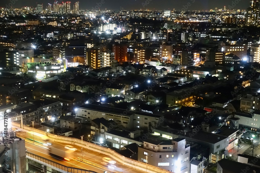 東京の夜〜遠くに高層ビル群