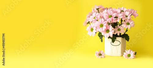 Fototapeta Naklejka Na Ścianę i Meble -  Colorful flowers bouquet on a bridht backgroung. Spring or summer card. Yellow and pink color concept.