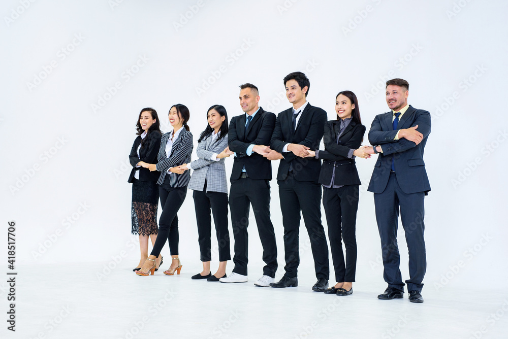 Obraz premium Full picture of professional staff The handshake represents the concept of cooperation in Office.