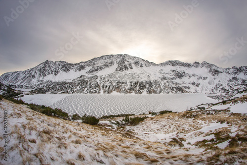 Obraz na płótnie Dolina Pięciu Stawów - Tatry w salonie