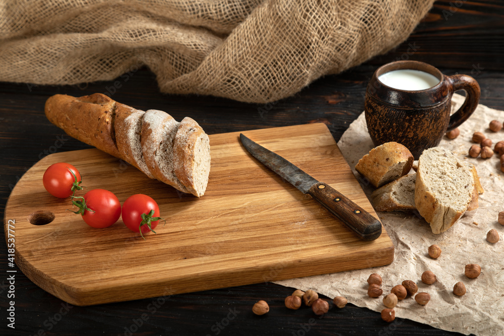 Sliced rye bread on a cutting board