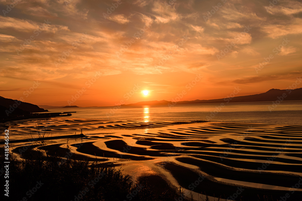自然の神秘:夕日・渚百選の絶景スポット「御輿来海岸」 The mystery of nature: "Mikorai Beach", a ...