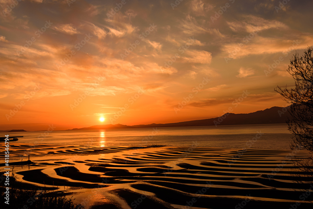 自然の神秘:夕日・渚百選の絶景スポット「御輿来海岸」 The mystery of nature: "Mikorai Beach", a ...