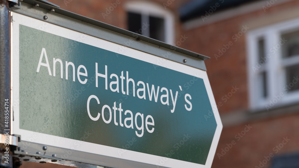 Obraz premium Tourism directional sign in Stratford-upon-Avon to Anne Hathaway's Cottage