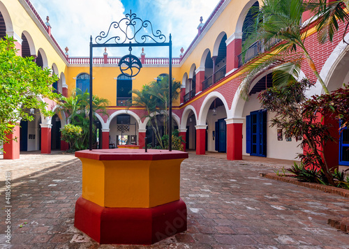 Canvas Print Spanish colonial architecture in Holguin, Cuba