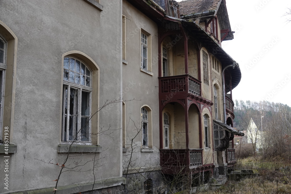 Fototapeta premium Ehemaliges Kreispflegeheim Freital