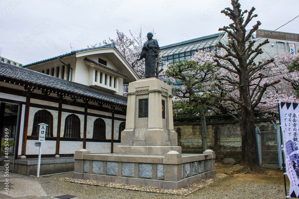 Tokyo, Japan. Statue of Oishi Kuranosuke at Sengaku-ji, a Soto Zen Buddhist temple. Final resting place of Asano Naganori and his 47 ronin