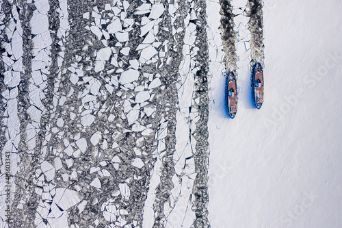 Icebreakers to clear the fl...