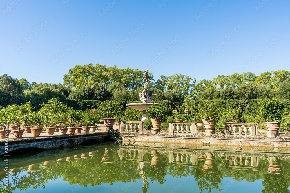The Isolotto, an oval-shaped island with the Fountain of the Ocean, in Boboli Gardens, beside Palazzo Pitti, Florence city center, Tuscany region, Italy