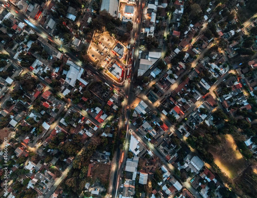Fototapeta premium san miguel city traffic street top view, el salvador
