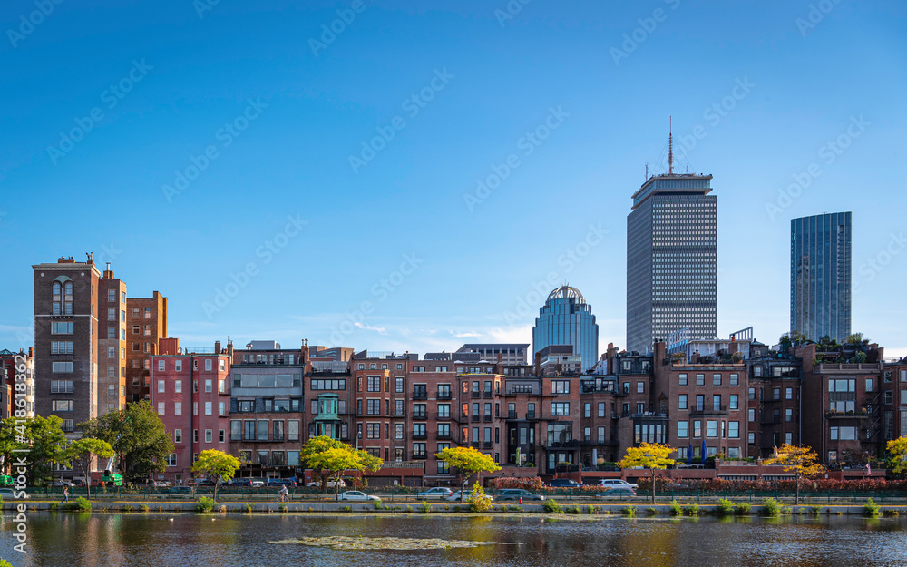 Obraz premium Tranquil Back Bay Area in Boston over Storrow Lagoon of Charles River