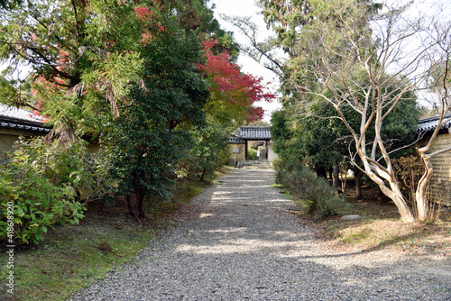 海龍王寺　参道　奈良市 © ogurisu