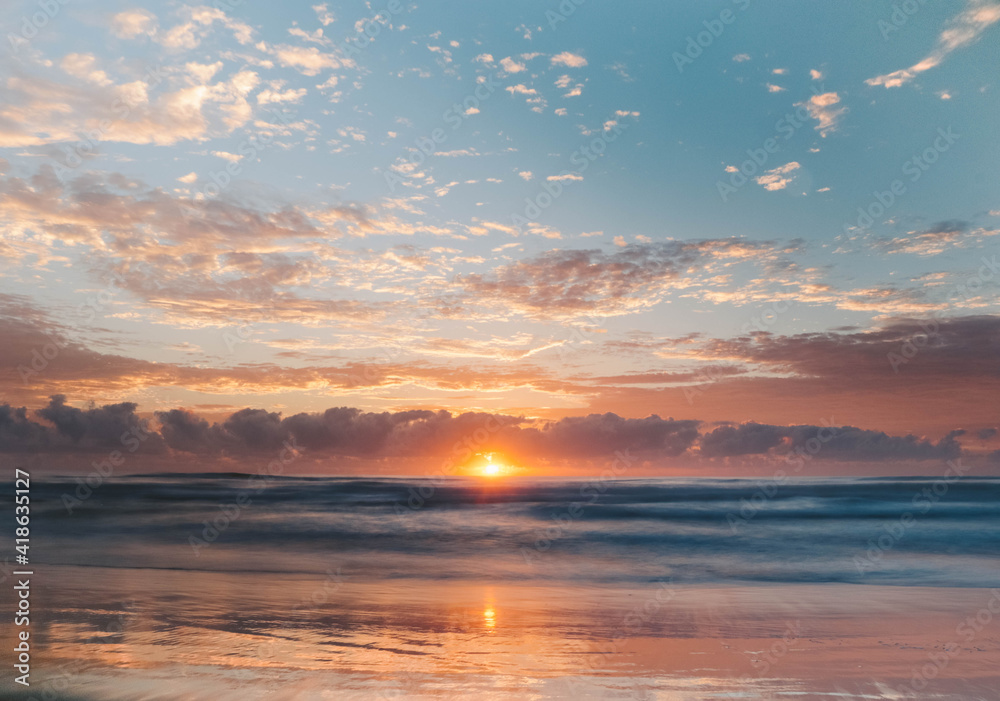 Fototapeta premium Beautiful sunrise over the Pacific Ocean in Pottsville, NSW, Australia