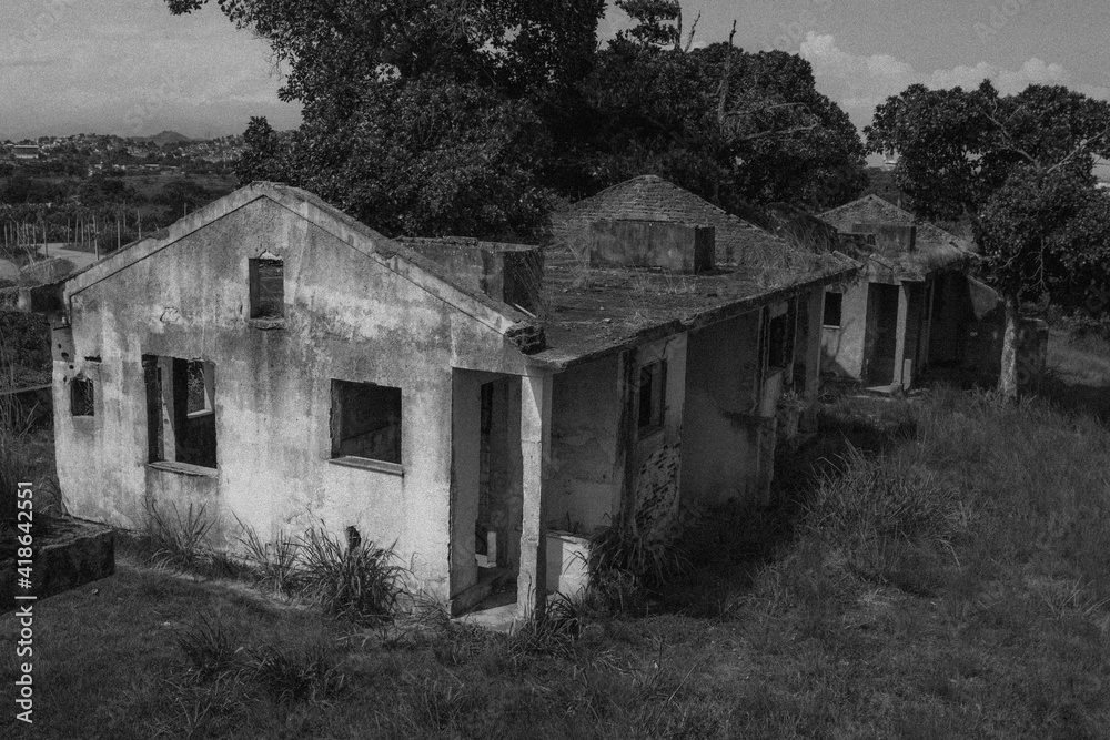 Obraz premium old abandoned house