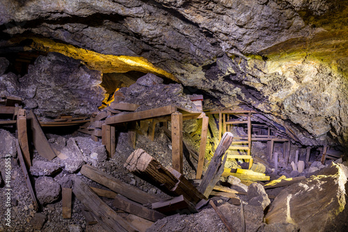 Принти на полотні Square timber framing inside an old and abandoned gold mine in California