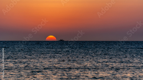 Fototapeta Naklejka Na Ścianę i Meble -  Sunset over the horizon