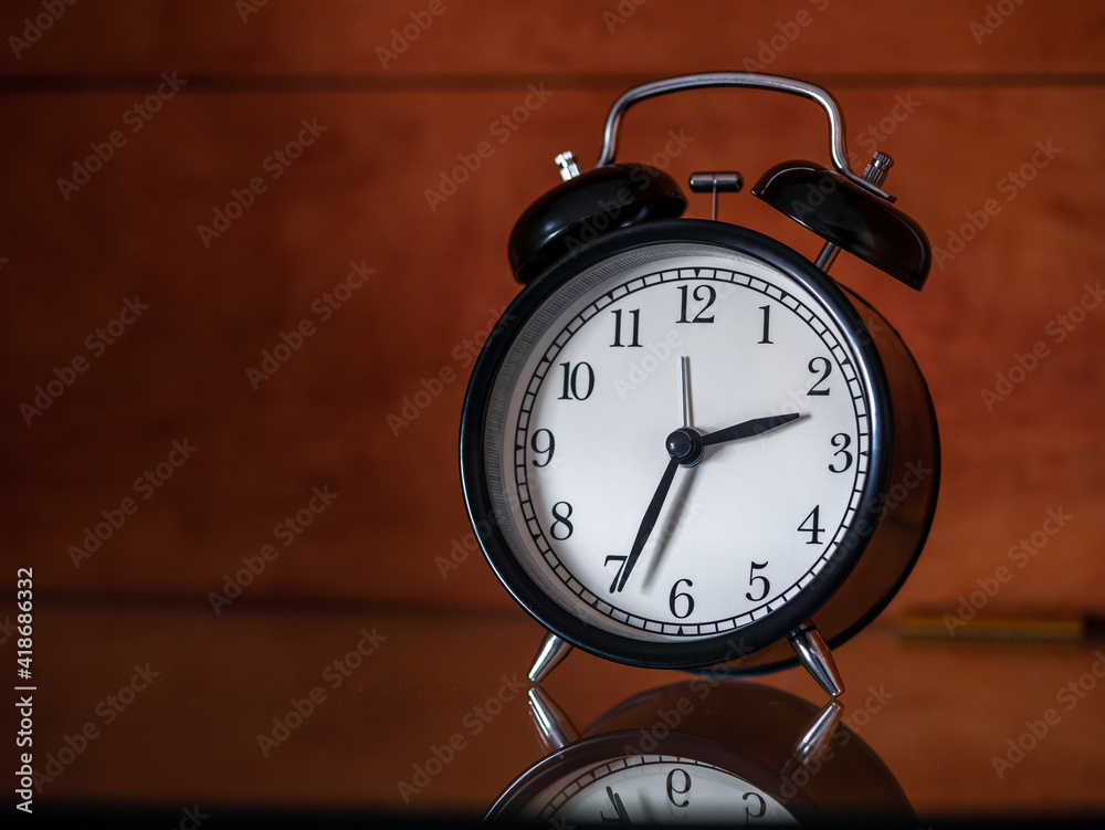 Naklejka premium Alarm clock - Retro style
