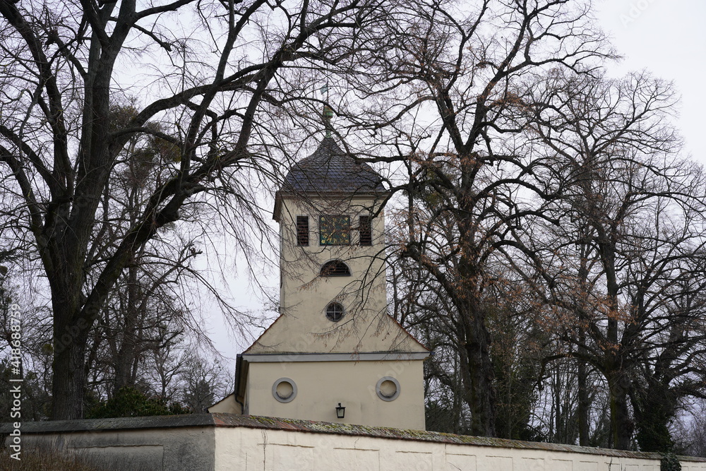 Alte sehenswerte Dorfkirche in Berlin (Dorfkirche Kladow)