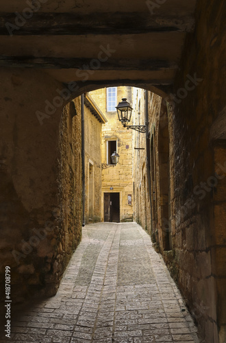 Fototapeta Naklejka Na Ścianę i Meble -  Sarlat-la-canéda. Historic medieval buildings.Perigord Noir, Dordogne, France.