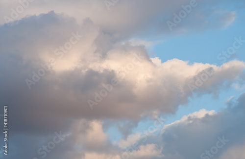 View of the sky with clouds on a late winter afternoon