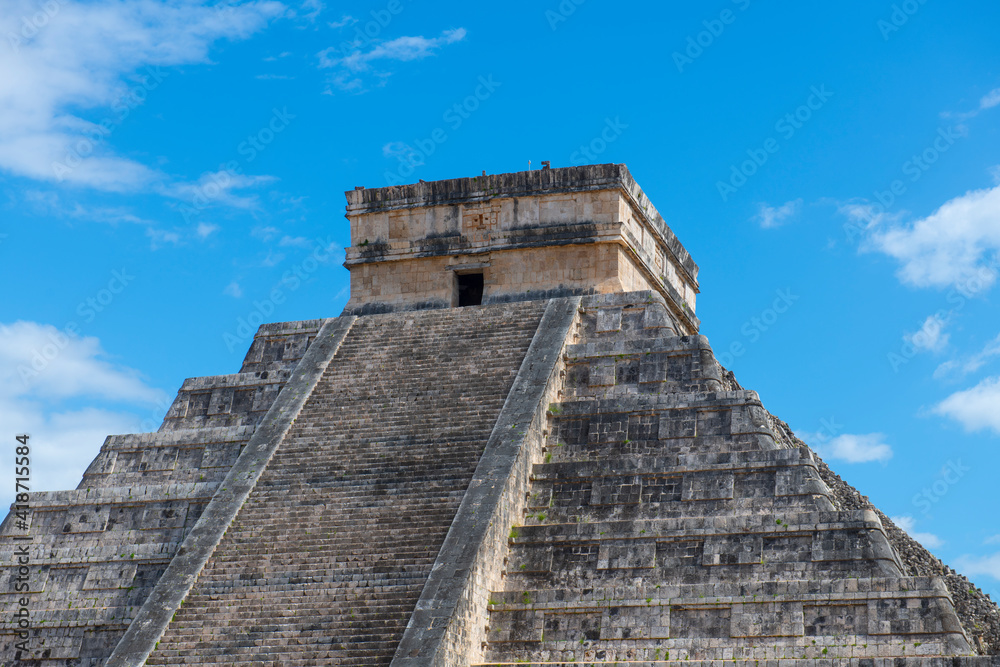 Temple of Kukulcan El Castillo at the center of Chichen Itza archaeological site in Yucatan, Mexico. 