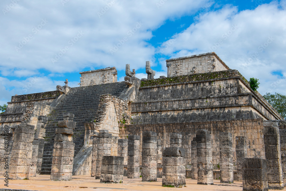 Templo de los Guerreros Temple of the Warriors at the center of Chichen Itza archaeological site in Yucatan, Mexico. Chichen Itza is a UNESCO World Heritage Site.