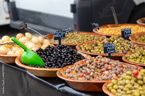 Etal d'olives au marché