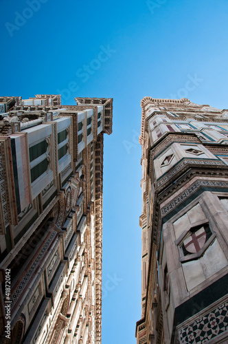 L'Imponente altezza dei torrioni del Duomo di Firenze