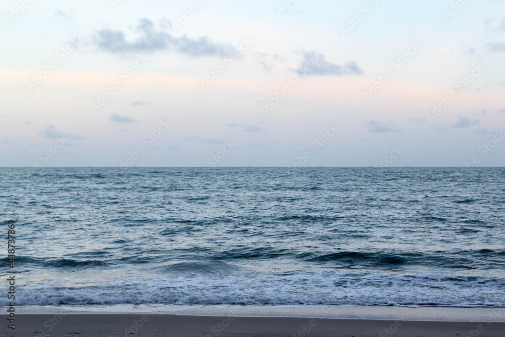 Fototapeta premium Beautiful landscape of the sea, cloud and blue sky.