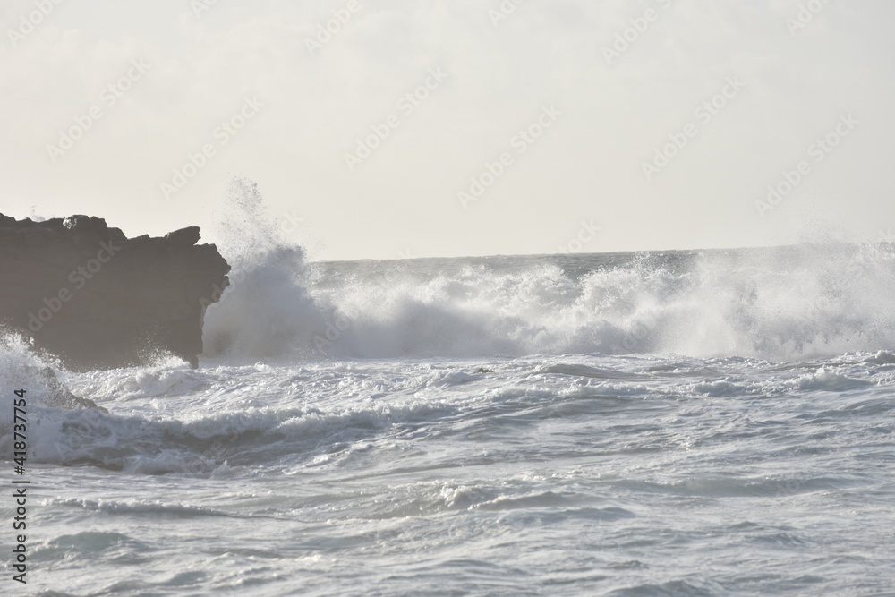 Fototapeta premium Watching the waves from the cliff