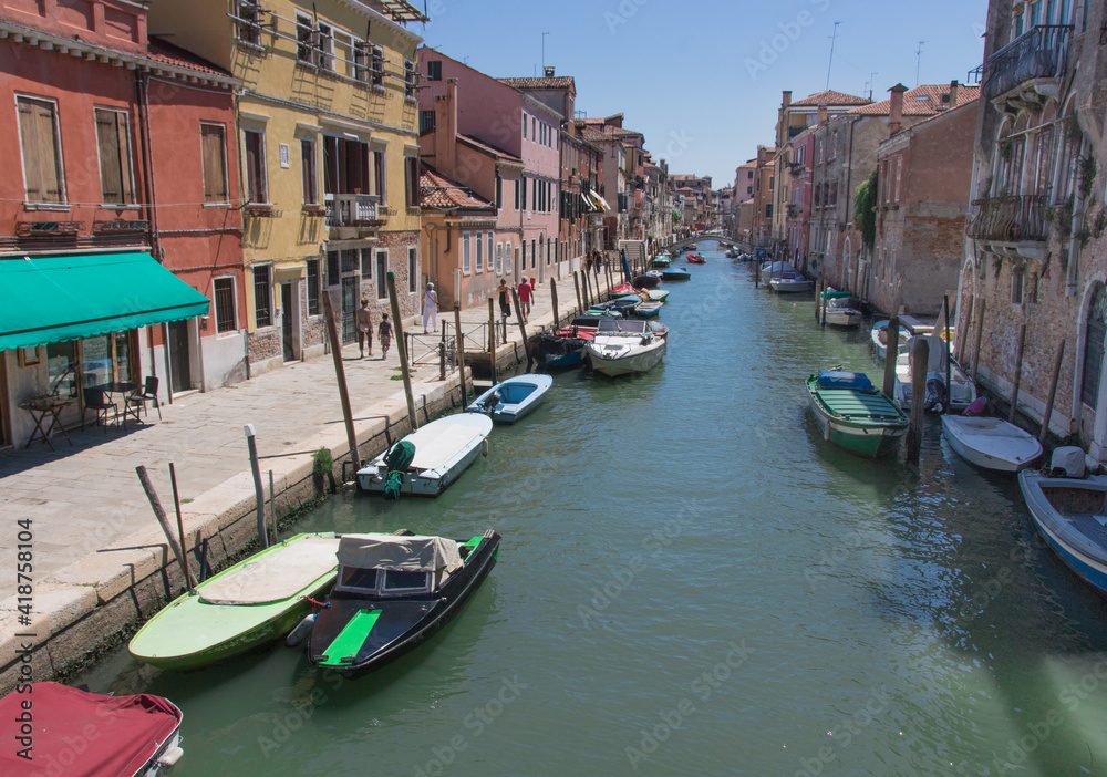 jolie vue sur les canaux de Venise en Italie, plus précisément dans le quartier de Cannaregio au Nord de Venezia