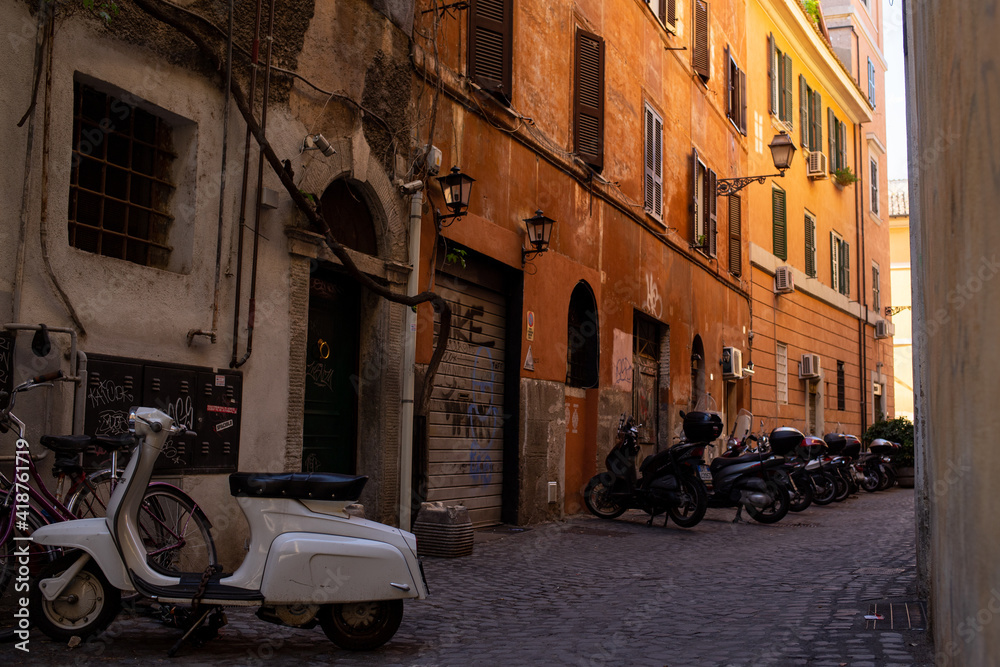 Ulica w Rzymie latem - obrazy, fototapety, plakaty 